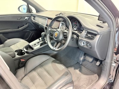 PORSCHE MACAN - 8