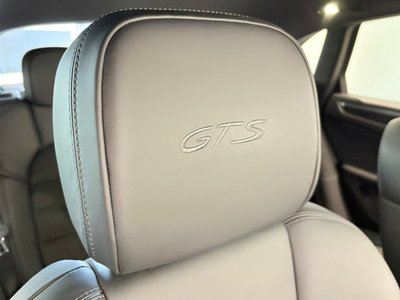 PORSCHE MACAN - 10