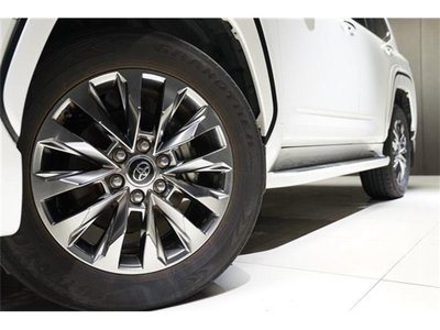 TOYOTA LAND CRUISER 300 - 9