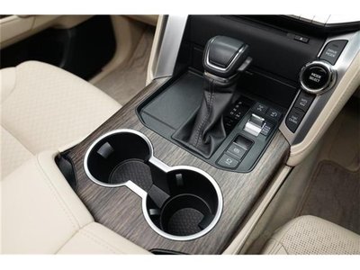 صورة مصغرة 25 لـ 2023 Toyota LAND CRUISER 300