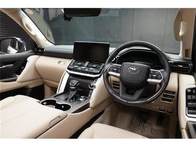 TOYOTA LAND CRUISER 300 - 10