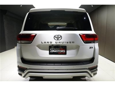 صورة مصغرة 13 لـ 2023 Toyota LAND CRUISER 300