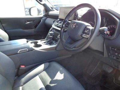 TOYOTA LAND CRUISER 300 - 6