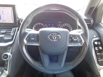 TOYOTA LAND CRUISER 300 - 10