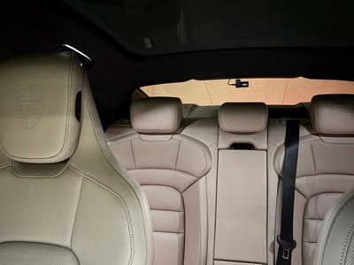 2025 Porsche TAYCAN thumbnail 17