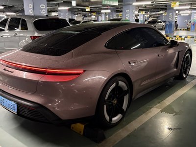 2025 Porsche TAYCAN photo 3