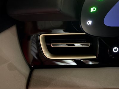2025 Porsche TAYCAN thumbnail 19