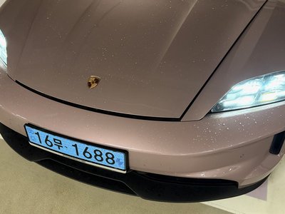 2025 Porsche TAYCAN thumbnail 12