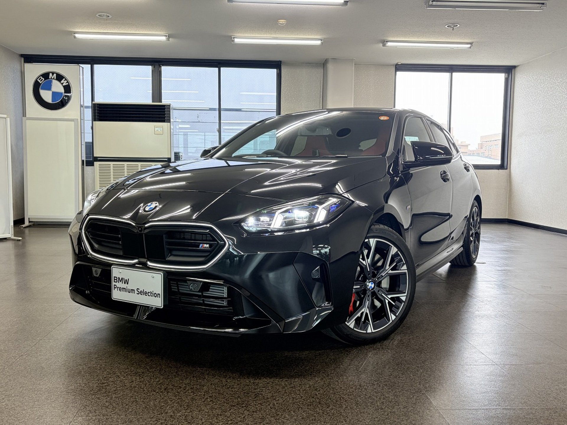 BMW 1 SERIES - View 1