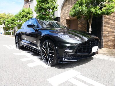 ASTON MARTIN DBX