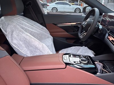2025 BMW 5 SERIES — миниатюра 12