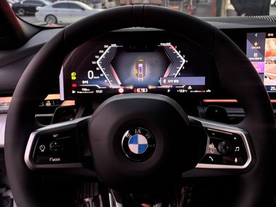 صورة 8 لـ 2025 BMW 5 SERIES