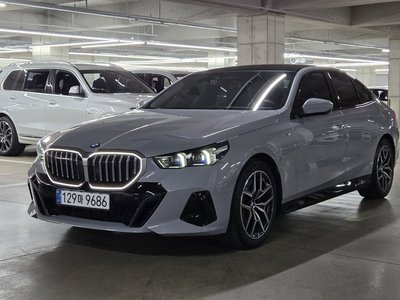 BMW 5 SERIES - 1