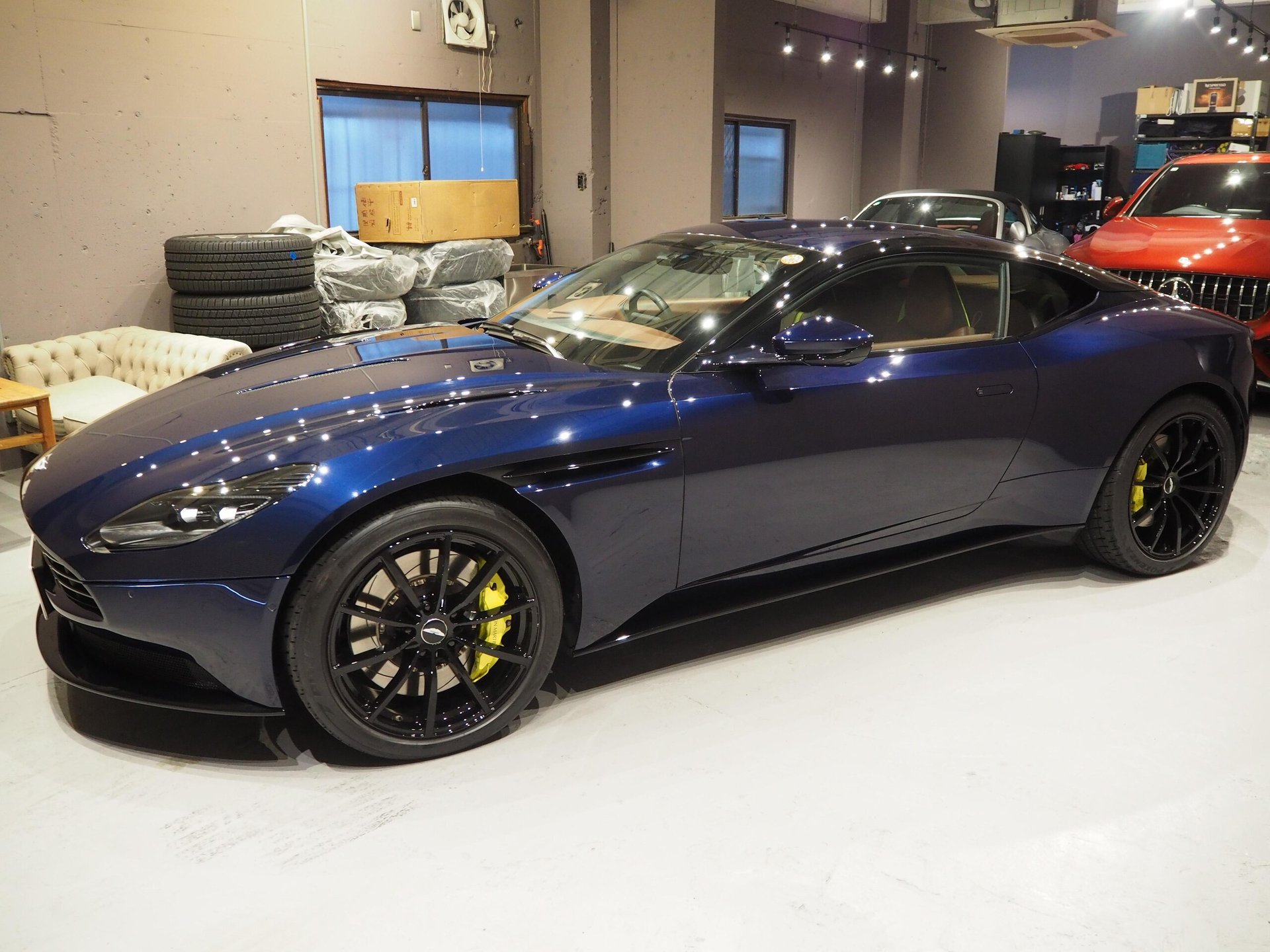 ASTON MARTIN DB11 - View 1