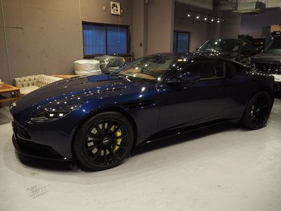 ASTON MARTIN DB11