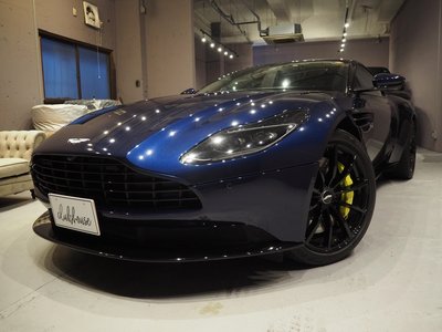 ASTON MARTIN DB11 - 5