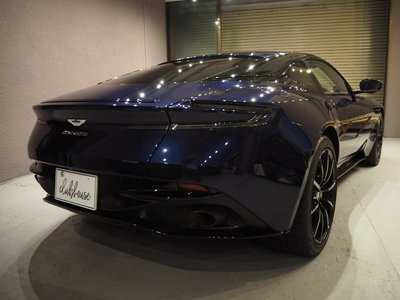ASTON MARTIN DB11 - 9