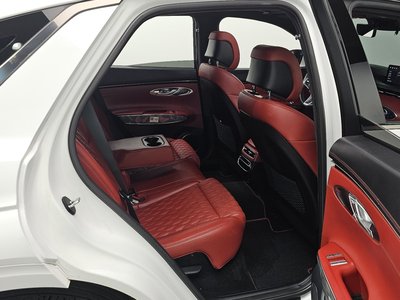 2021 Genesis GV70 — миниатюра 16