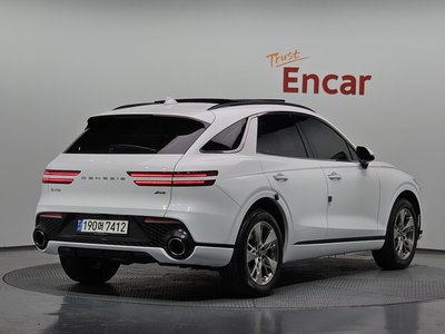 صورة 3 لـ 2021 GENESIS GV70