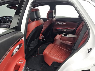 2021 Genesis GV70 — миниатюра 17