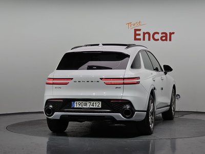 صورة 4 لـ 2021 GENESIS GV70