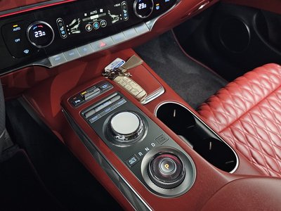 2021 Genesis GV70 — миниатюра 12