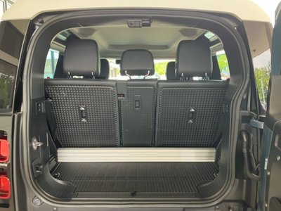 LAND ROVER DEFENDER - 9