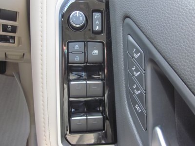 2026 Toyota LAND CRUISER 300 — миниатюра 38