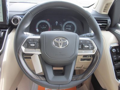 2026 Toyota LAND CRUISER 300 — миниатюра 22