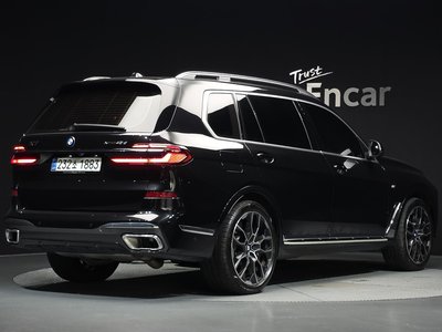 2025 BMW X7 照片 2