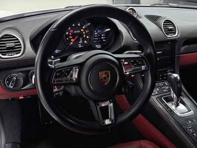 صورة مصغرة 17 لـ 2021 Porsche 718