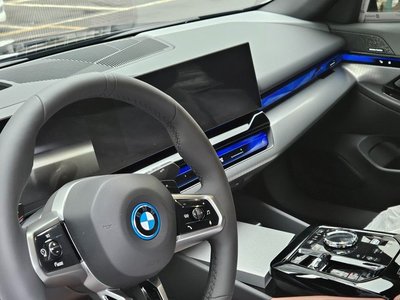 2026 BMW 5 SERIES — фото 3