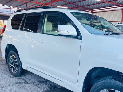 TOYOTA LAND CRUISER PRADO - 10