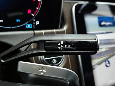 MERCEDES-BENZ E-CLASS - 9