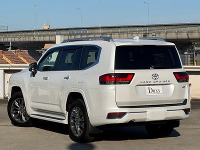 TOYOTA LAND CRUISER 300 - 9