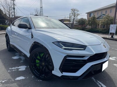 LAMBORGHINI URUS - 3