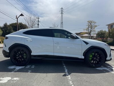 LAMBORGHINI URUS - 4