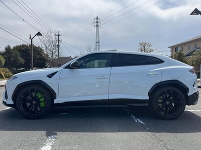 LAMBORGHINI URUS - 5