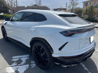 LAMBORGHINI URUS - 6