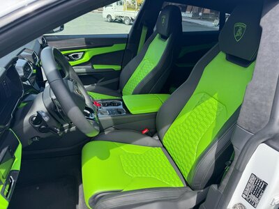 LAMBORGHINI URUS - 10