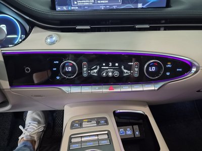 2021 Genesis GV70 — миниатюра 20