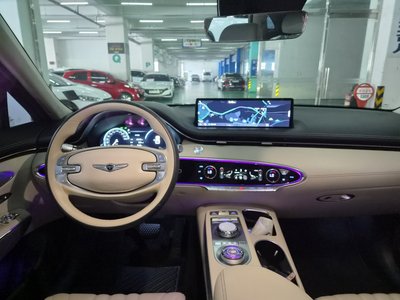 صورة 9 لـ 2021 Genesis GV70