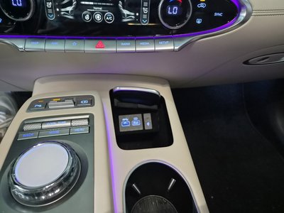 2021 Genesis GV70 — миниатюра 19