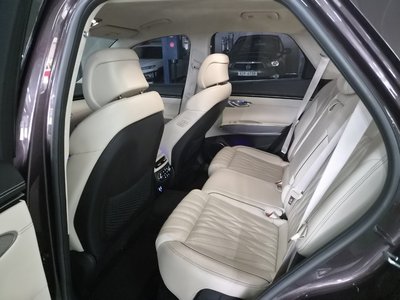 صورة 5 لـ 2021 Genesis GV70
