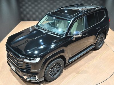 TOYOTA LAND CRUISER 300 - 7