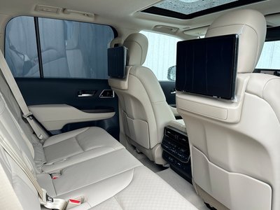 2025 Toyota LAND CRUISER 300 — миниатюра 36