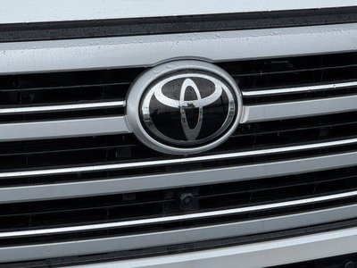 2025 Toyota LAND CRUISER 300 — миниатюра 13