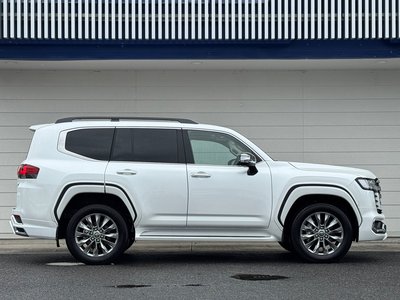 2025 Toyota LAND CRUISER 300 — миниатюра 21