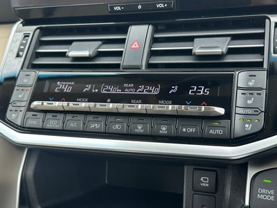 2025 Toyota LAND CRUISER 300 — миниатюра 55