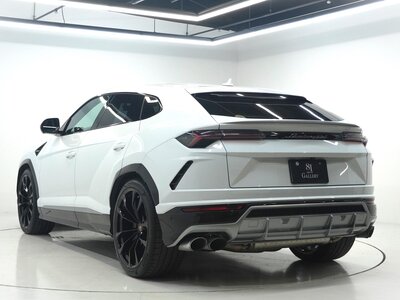 LAMBORGHINI URUS - 5